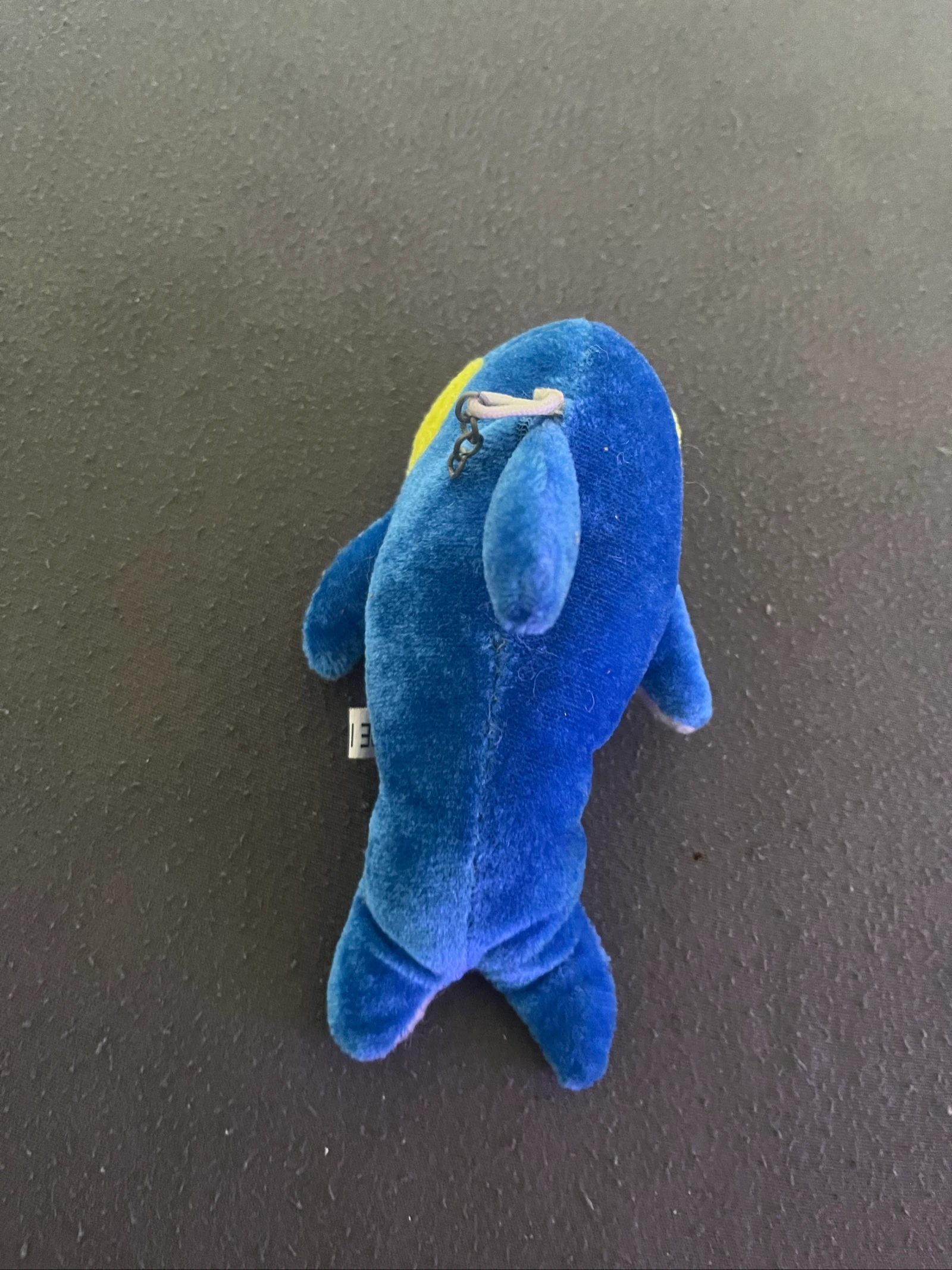 Pequeña Peluche Delfín / Orca Azul y Amarillo con broche – TBE – photo 4